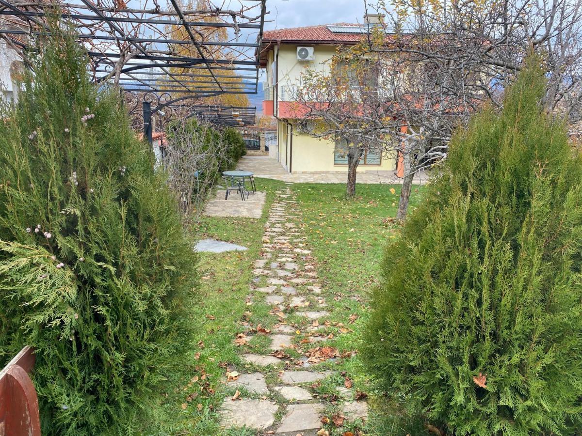 Kot Garden Guest House Saparewa Banja Exterior foto