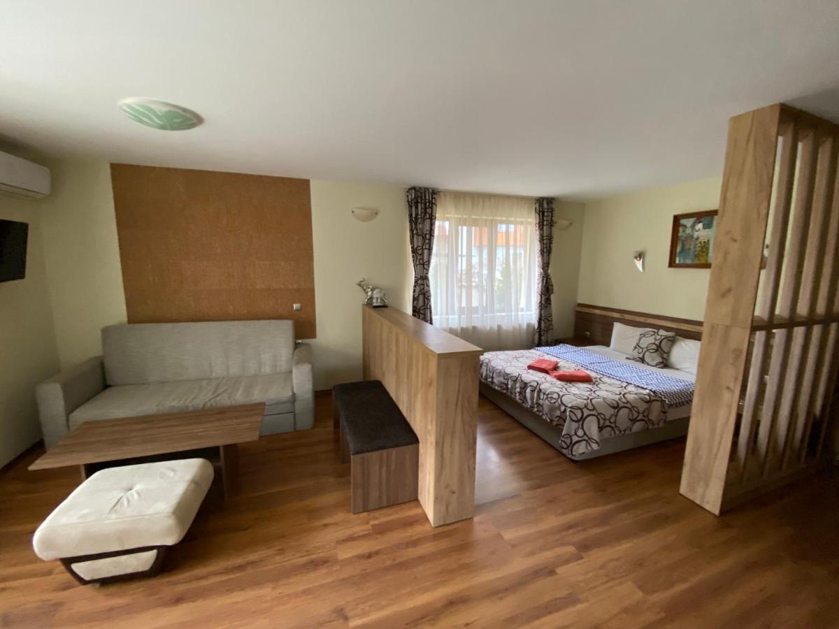 Kot Garden Guest House Saparewa Banja Exterior foto
