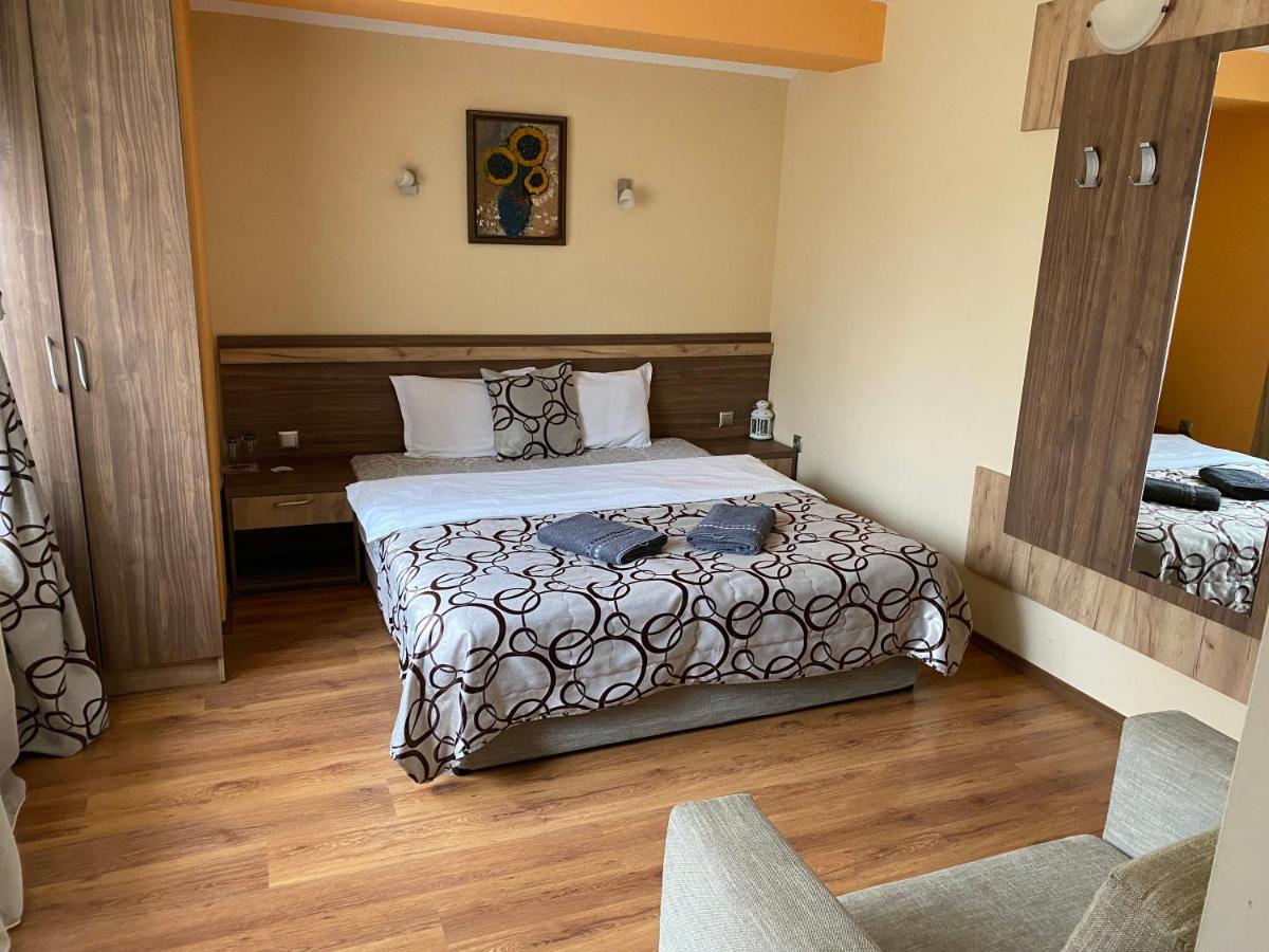 Kot Garden Guest House Saparewa Banja Exterior foto
