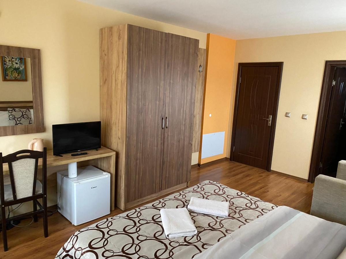 Kot Garden Guest House Saparewa Banja Exterior foto